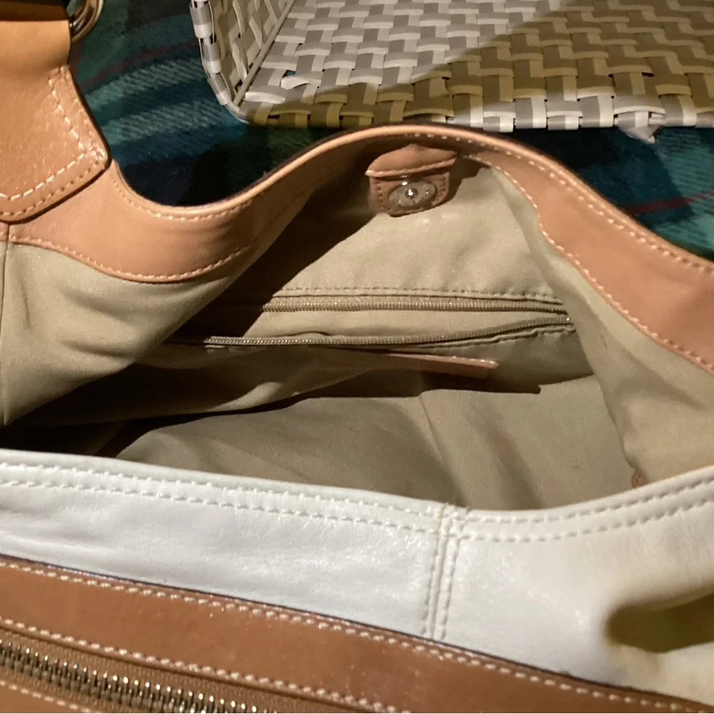 Coach Soho Lynn Hobo Buckle Bag  D1069-F15075 - Picture 13 of 13